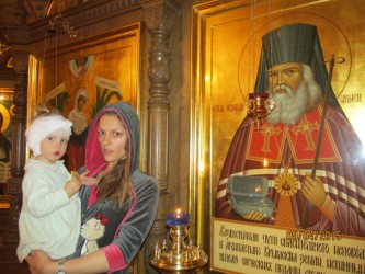 Пациенты больницы у иконы святителя Луки 